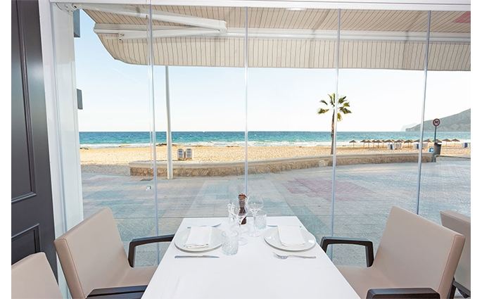 CAPRI RESTAURANTE Sushi Atelier By Capri - FLOWERS BY CAPRI
