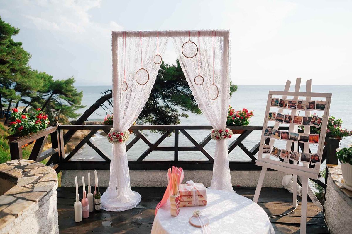 Arco decorato per cerimonia destination wedding