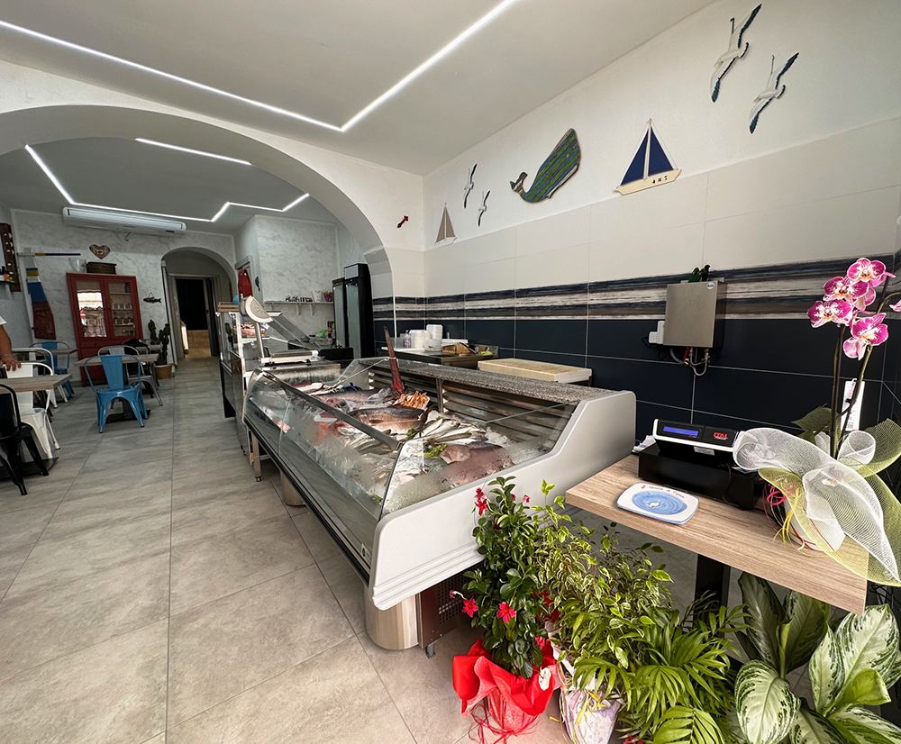 Interno della RistoPescheria Fantasie di Mare