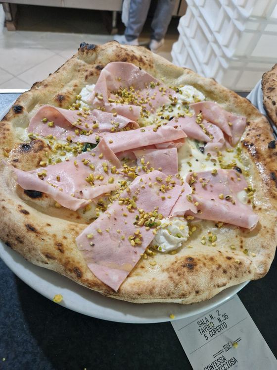 Magnammece na pizza