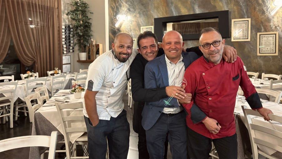 Insegna del Ristorante Pizzeria Agli Archi Alba