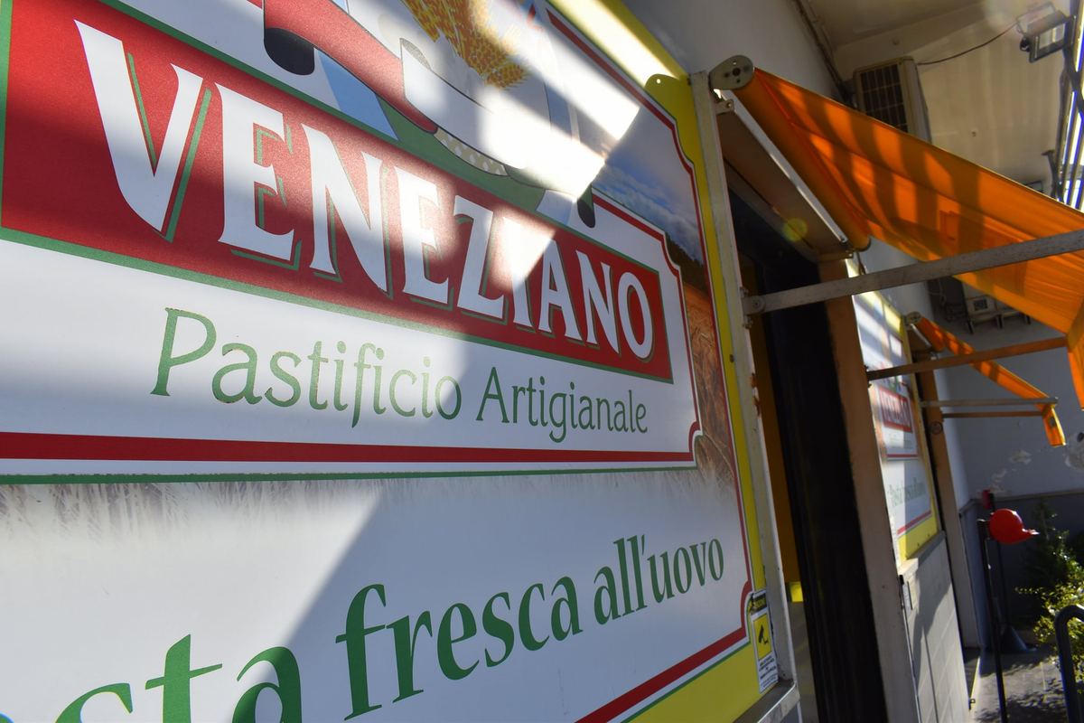 Le mani sapienti di Maurizio Veneziano al Pastificio Artigianale Veneziano