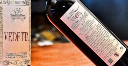 Etichetta in Braille del vino Vedetta de La Cura Azienda Vitivinicola