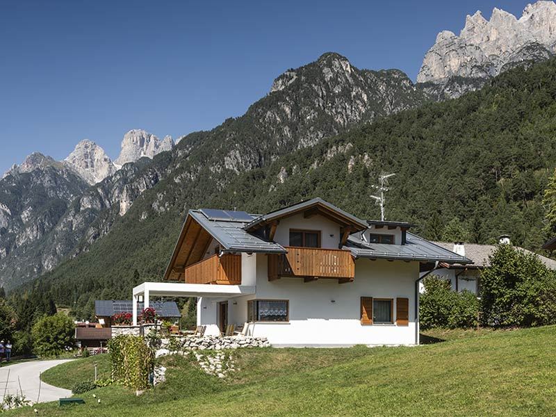 Realizzazione Woodbau in legno e pietra Dolomia ad Auronzo