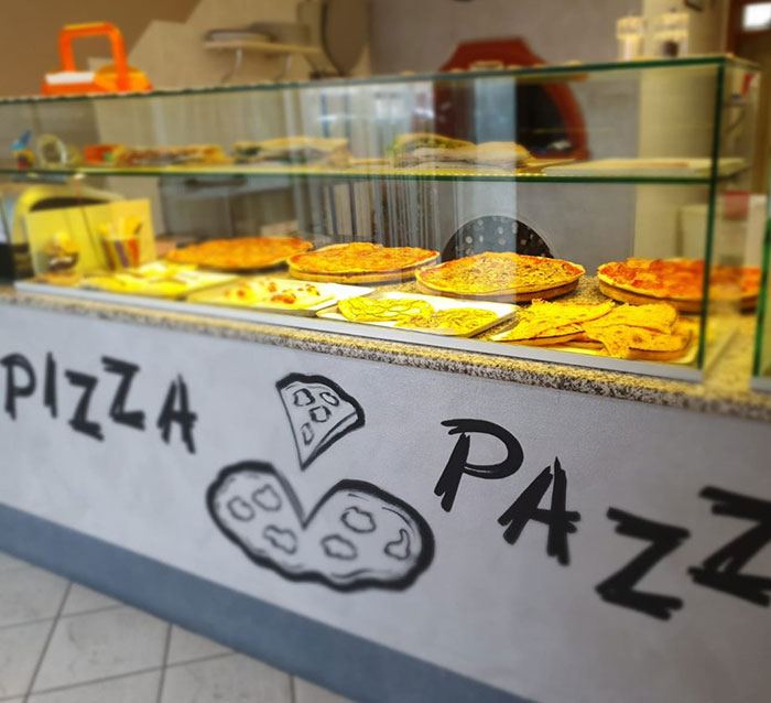 Pizza al trancio della pizzeria Pizza Pazza a Pezzi
