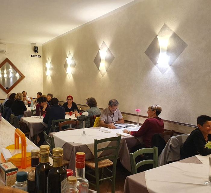 Sala interna di Pizza Pazza a Pezzi