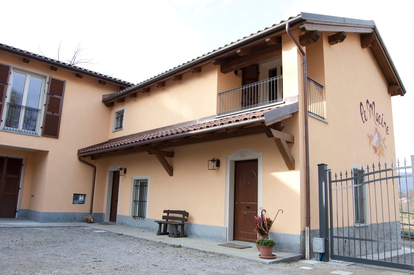 Esterno e cortile del B&B Le Macine Relais a Cairo Montenotte