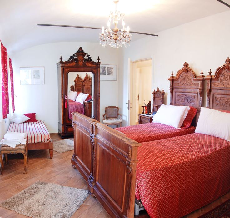 Camera Rossa con tre posti letto del B&B Le Macine Relais