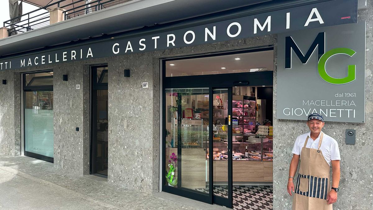 Il negozio di Macelleria & Gastronomia Giovanetti in via Pascoli a Rimini