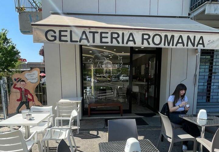 Esterno della Gelateria Romana in Via Carlo Morandi a Reggio Emilia