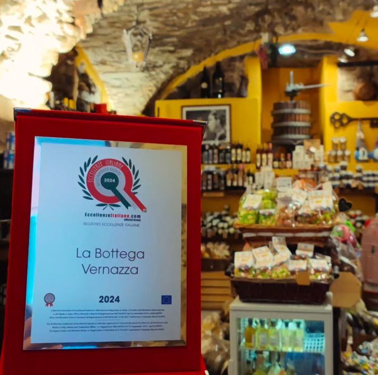 Esterno de La Bottega Vernazza nel centro storico di Vernazza