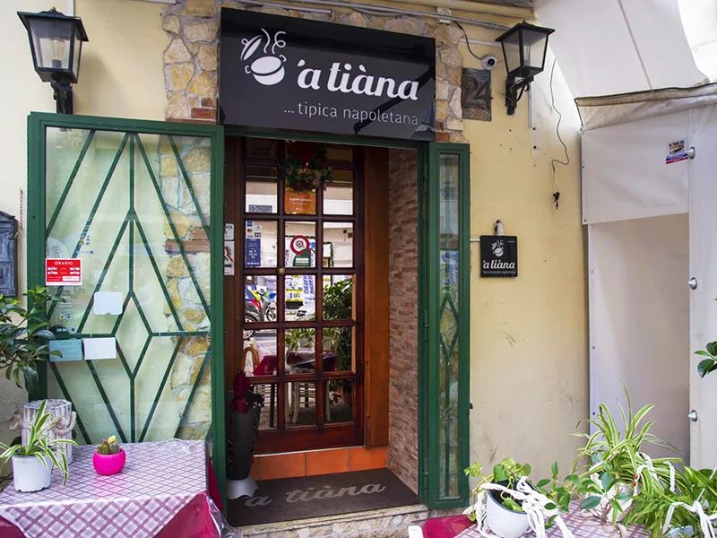 Interno della trattoria