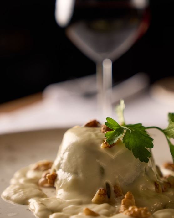 Interno dell'Osteria Belle Donne con atmosfera tradizionale fiorentina