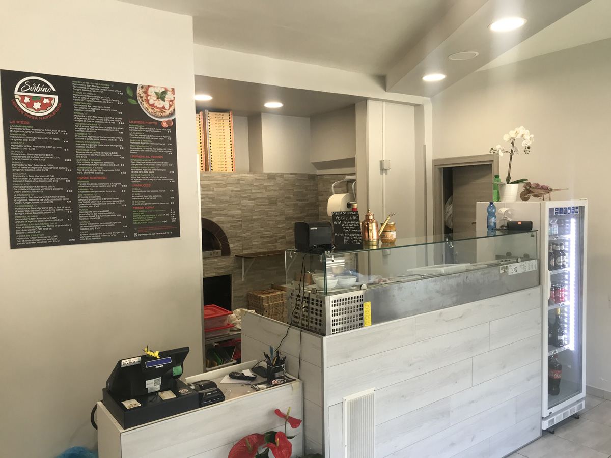 Interno della Pizzeria Antonio Sorbino