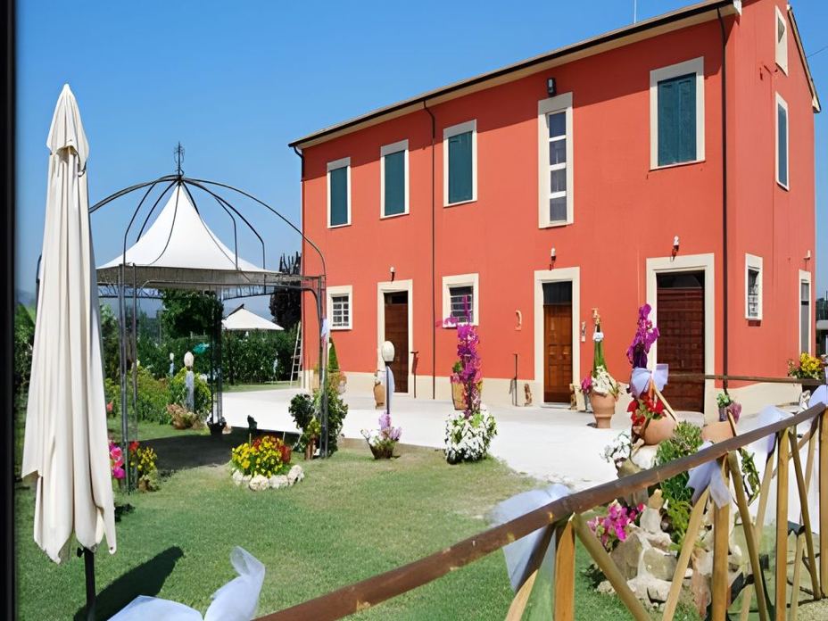 Außenansicht des Agriturismo Torre Quadrana in Spello