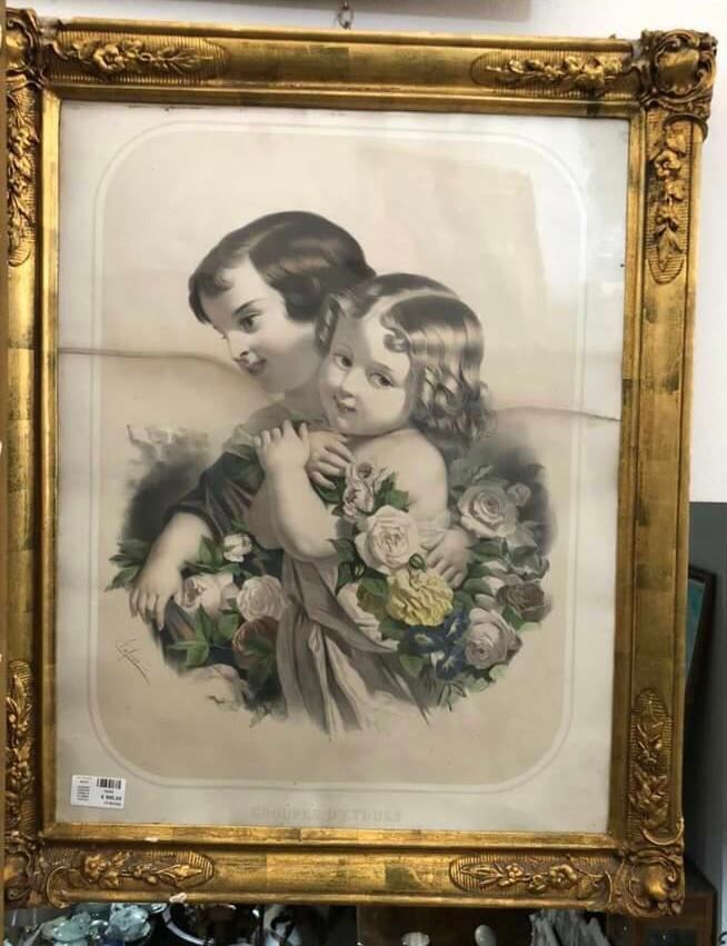 Oggetti d'antiquariato esposti nel negozio Ricordi Del Passato a Catania