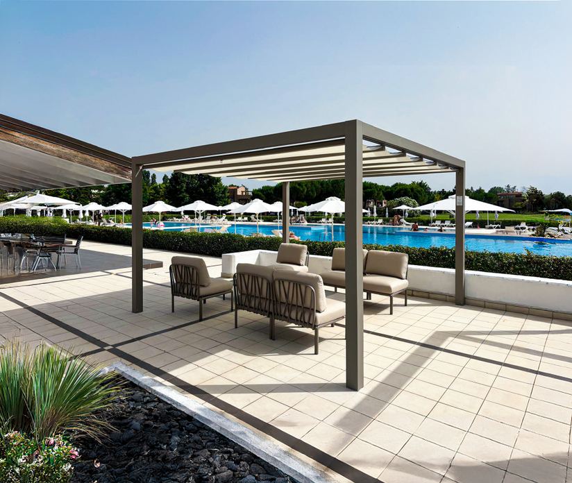 Pergola in alluminio con tenda retrattile