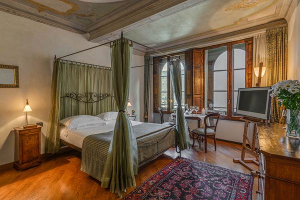 Michelangelo Deluxe Room at Boutique Hotel In Piazza Della Signoria