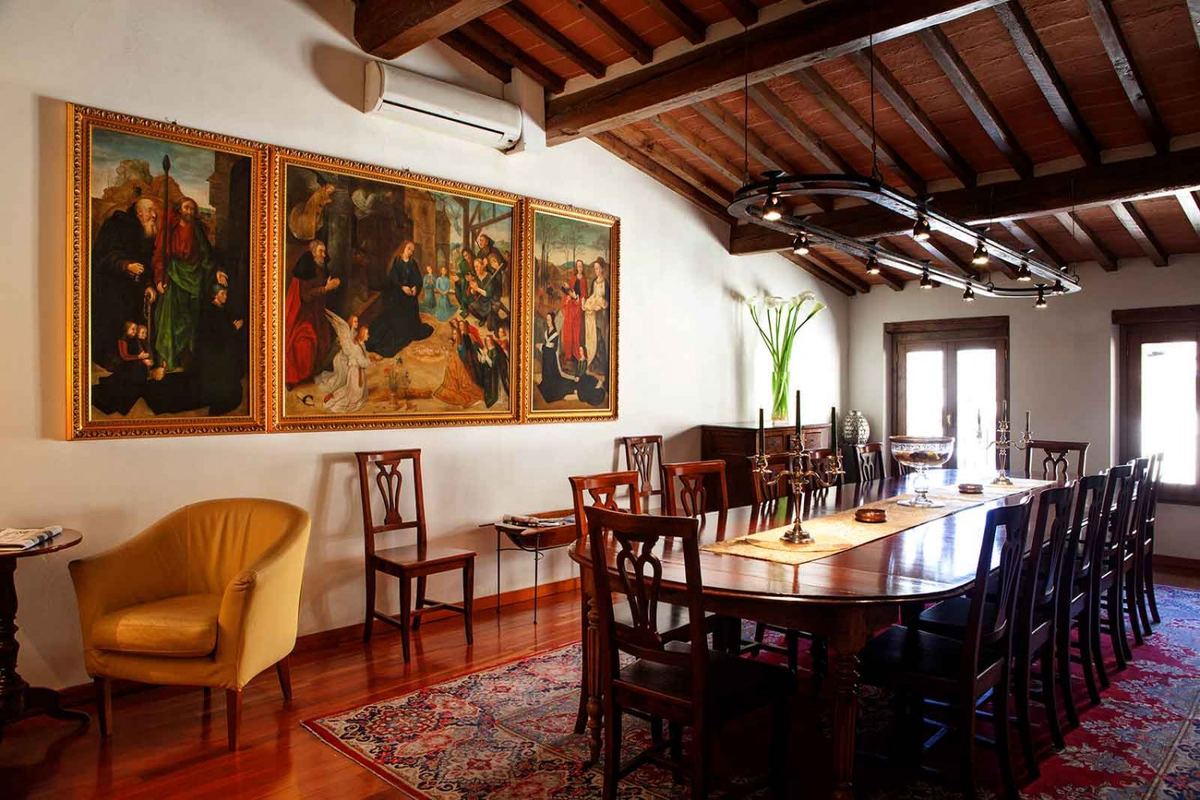 Historic interiors of the Boutique Hotel In Piazza Della Signoria