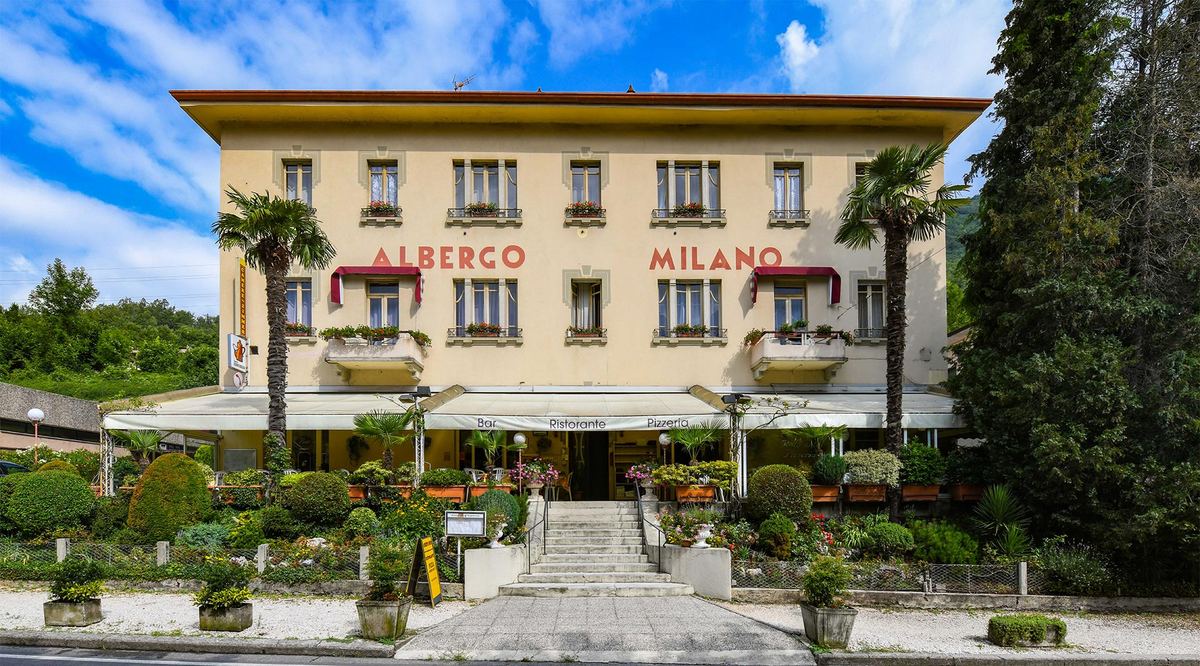Facciata storica liberty dell'Hotel Milano a Idro