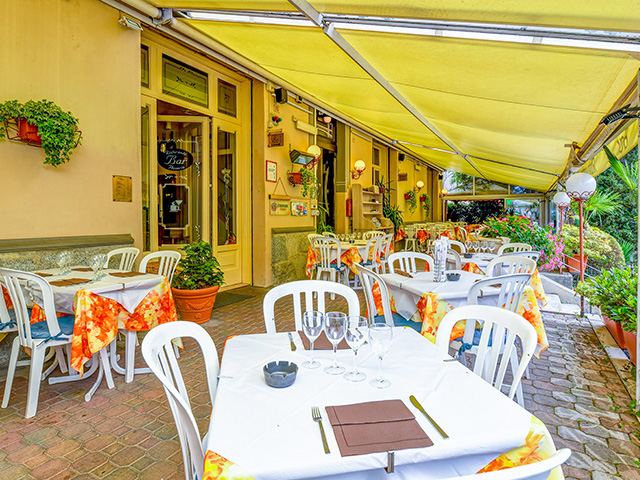 Terrazza panoramica dell'Hotel Milano con vista sulle montagne del Lago d'Idro