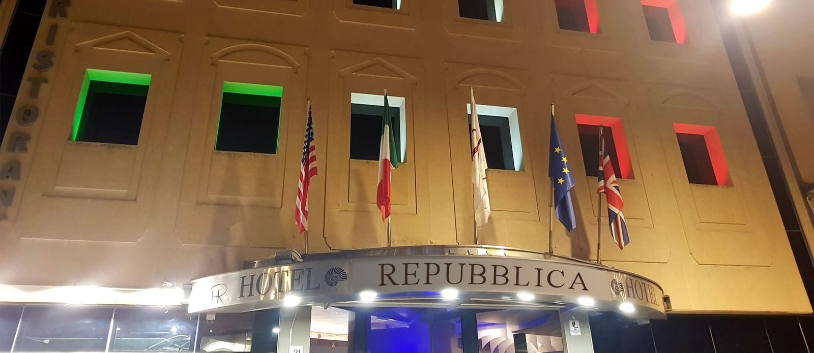 Facciata dell'Hotel Repubblica su Piazza della Repubblica a Monfalcone