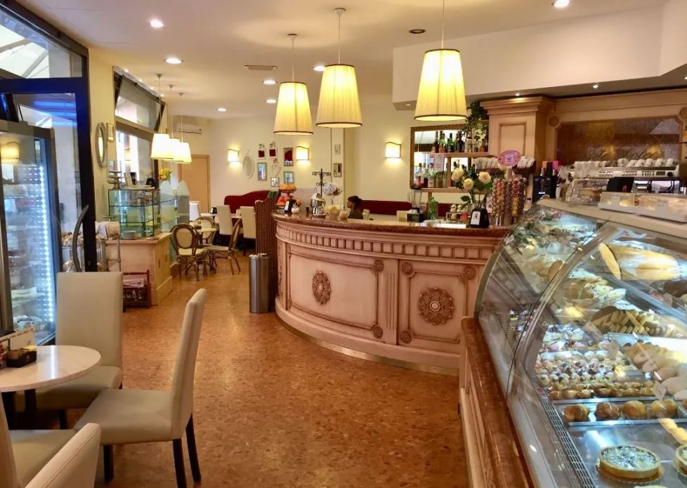 Ambiente elegante e curato di Pasticceria Arte Dolce