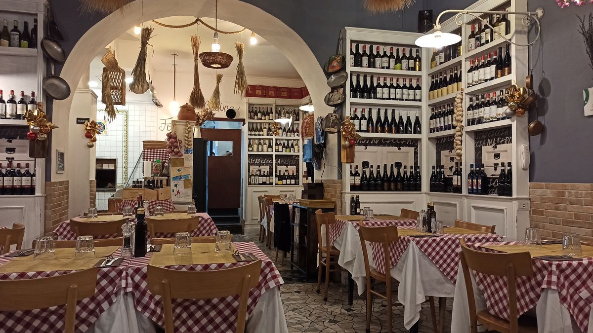 Tavola imbandita all'interno di Mastrociccia Osteria Bistrot