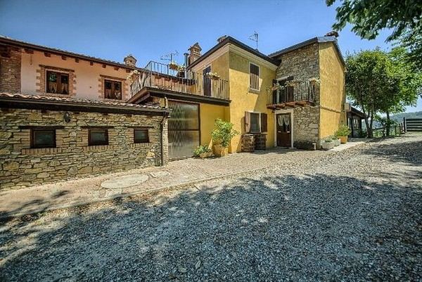 Facciata esterna di Agriturismo La Cantinetta a Rivergaro