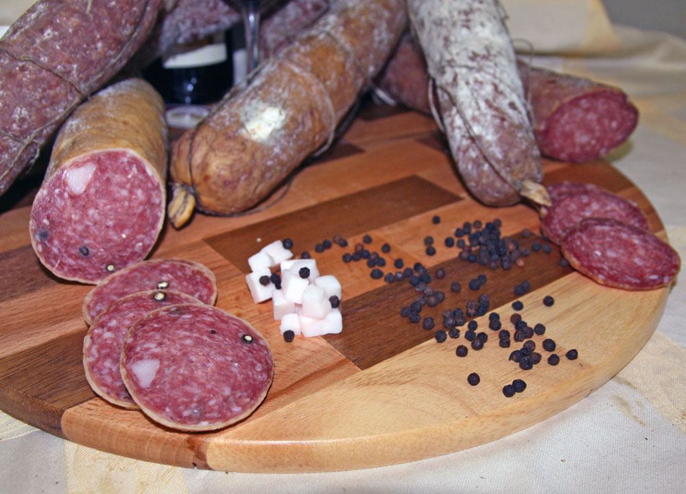 Salame nostrano con lardello del Salumificio Artigianale Stipa