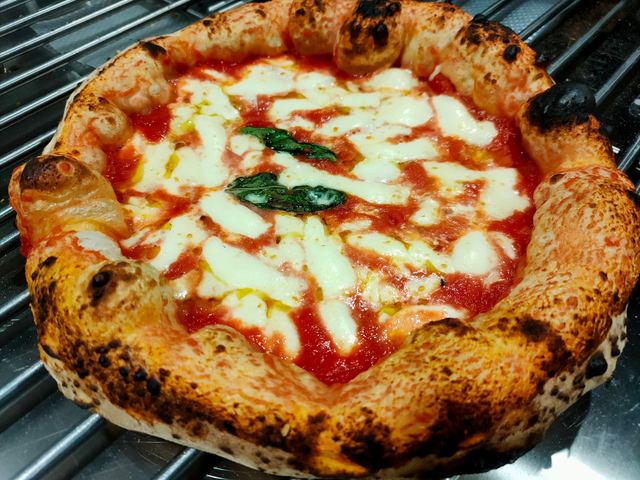 PIZZERIA NAPULE È