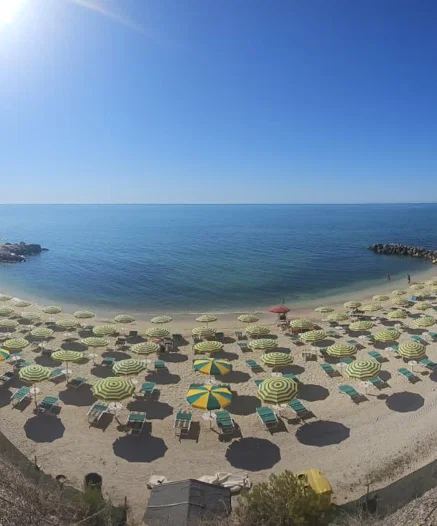 Blick auf den Sandstrand des Lido Macchia 1964