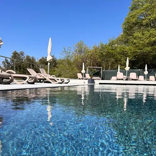 Piscina panoramica con vista sul Lago di Garda del Wind Hotel Malcesine