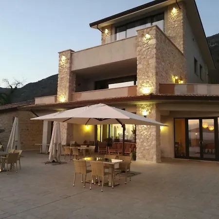 Facciata principale della Tenuta Terra E Sole a Castrocielo