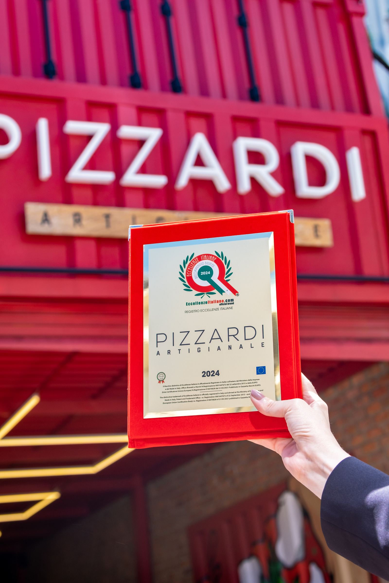 Pizza napoletana preparata da Pizzardi Artigianale a Bogotá