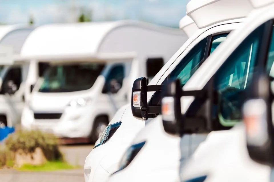 Ausstellung gebrauchter Wohnmobile bei Camper Rent Novara