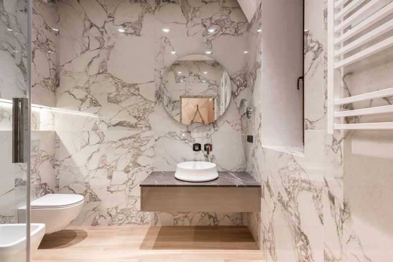Esposizione di pavimenti e rivestimenti ceramici nello showroom IG.LU Ceramiche