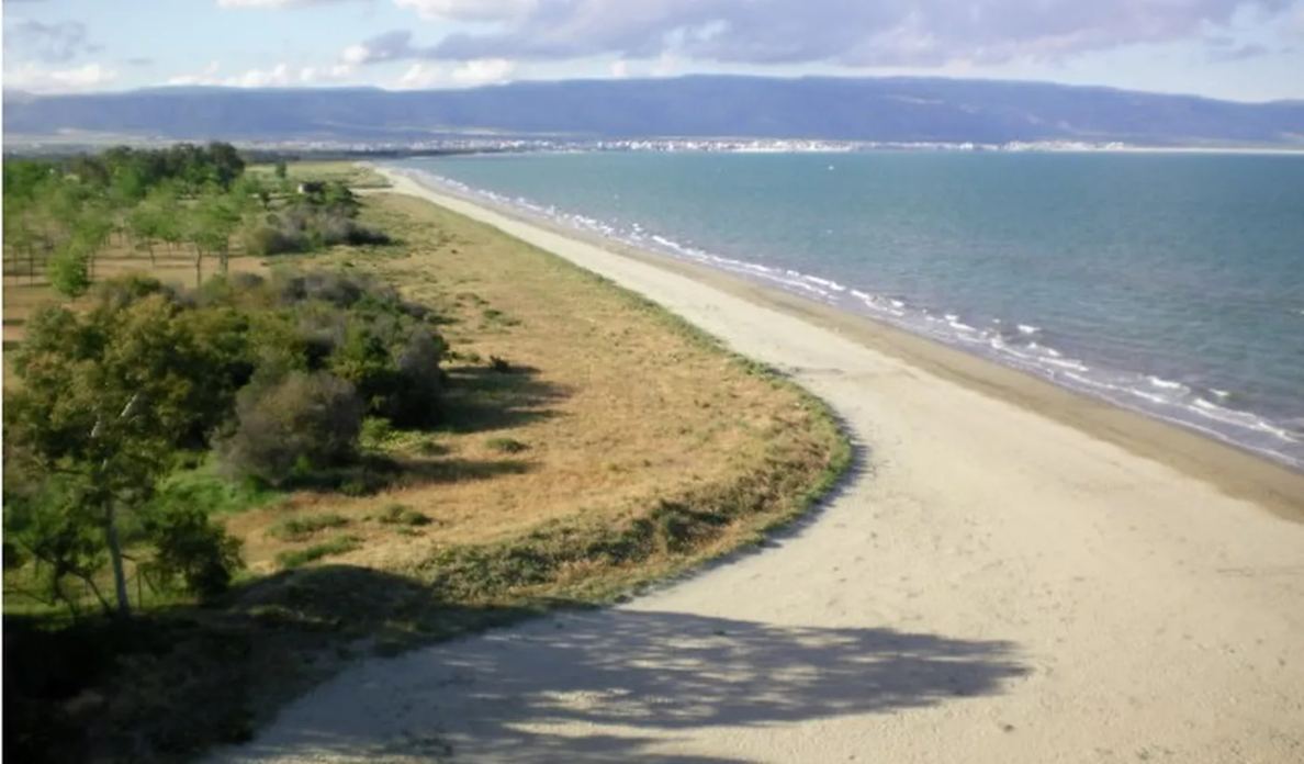 Vista aerea del Camping Lido Salpi tra mare e vegetazione garganica