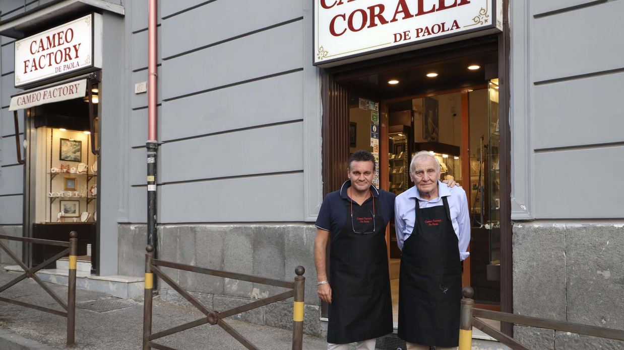 Collezione di cammei incisi a mano da Cameo Factory De Paola