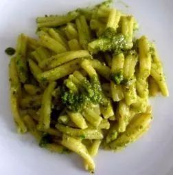 Penne con vellutata di bietole e salsiccia di Marsala Service