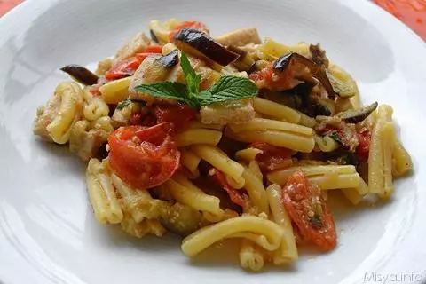 Casarecce con pesce spada, pomodorino, melanzane e menta di Marsala Service