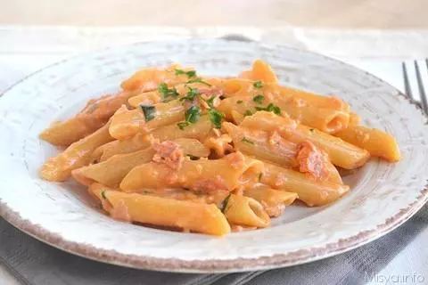 Penne al baffo preparate da Marsala Service
