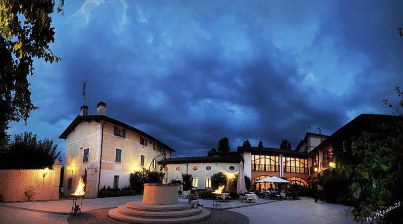 Interni con veranda panoramica di Borgo Machetto
