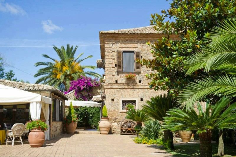 Agriturismo Antico Frantoio Bardari immerso negli uliveti