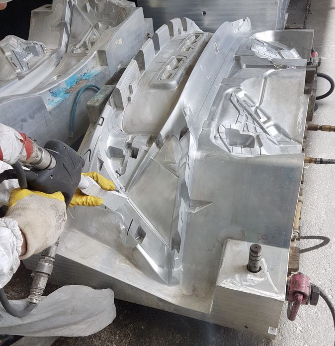 Pulizia stampi industriali con ghiaccio secco di Foregoventura - Iceblasting