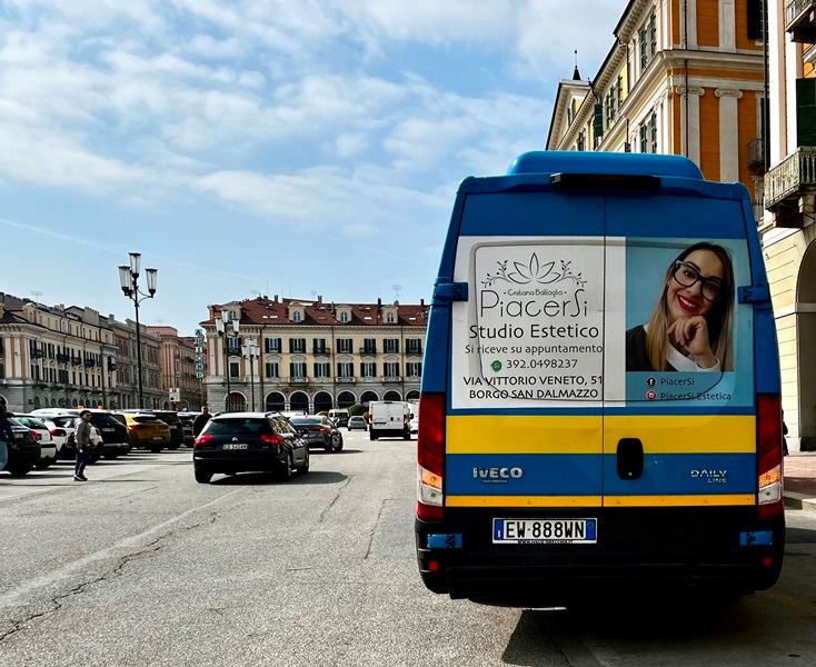 Campagna pubblicitaria su mezzo di trasporto pubblico a Cuneo di Caligaris Pubblicità