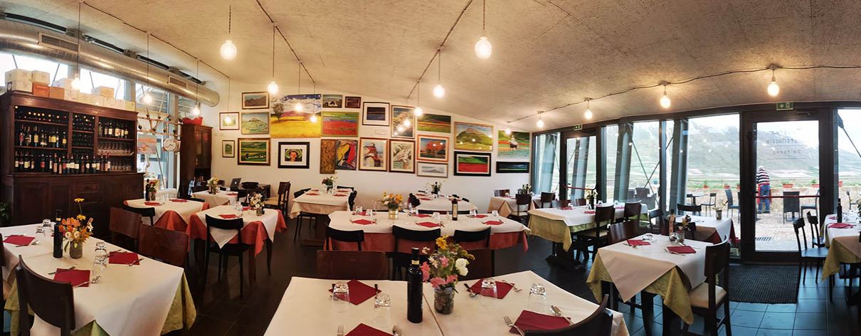La sala da pranzo della Taverna Castelluccio a Castelluccio di Norcia