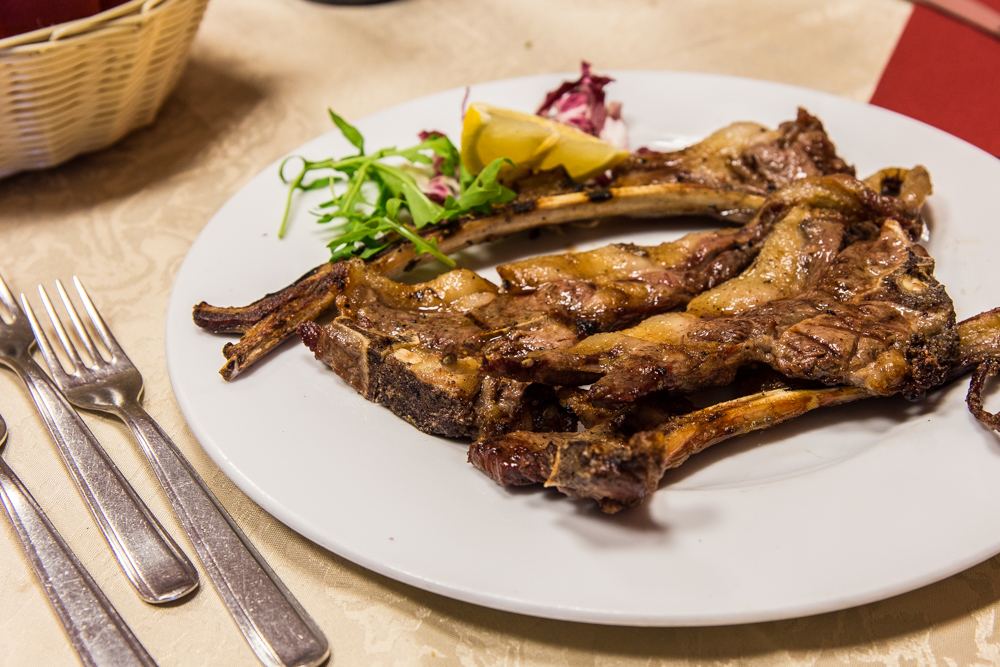 Piatto di cucina tradizionale umbra servito alla Taverna Castelluccio