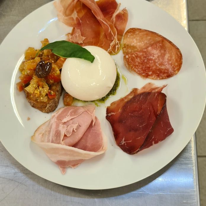 Piatto di antipasti al MAMMA MIA FOOD & BAR