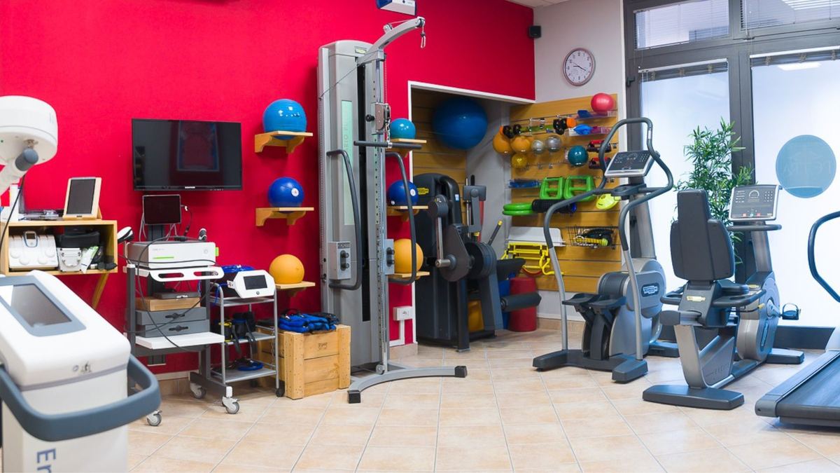 Fisiopalestra attrezzata per riabilitazione presso Fisioterapia Petra
